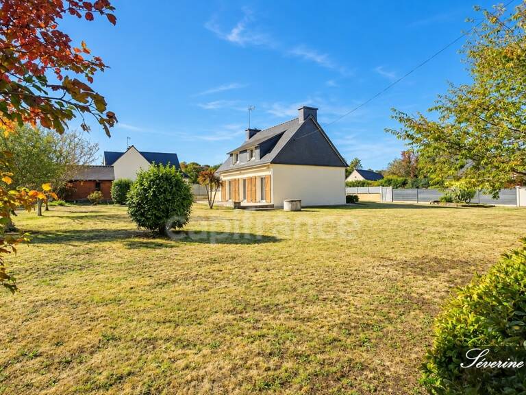 À Trégunc, une maison familiale aux beaux volumes, à deux pas du littoral ! — photo 1