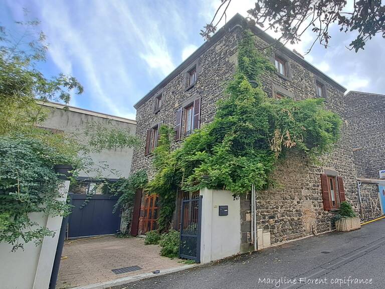 Bâtisse en pierre de 262 m², Cour, jardin cocon, garage & fort potentiel — photo 1