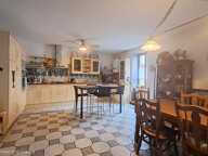 Bâtisse en pierre de 262 m², Cour, jardin cocon, garage & fort potentiel — photo 4