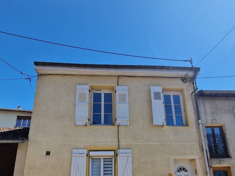 Maison de village F4 à rénover de 90 M2 avec jardin / parking et dépendance — photo 1