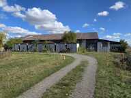 ENSEMBLE IMMOBILIER À FORT POTENTIEL – HANGAR AGRICOLE, STOCKAGE, BOXES À CHEVAUX ET MAISON – ENVIRON 5 000 m² DE TERRAIN — photo 3