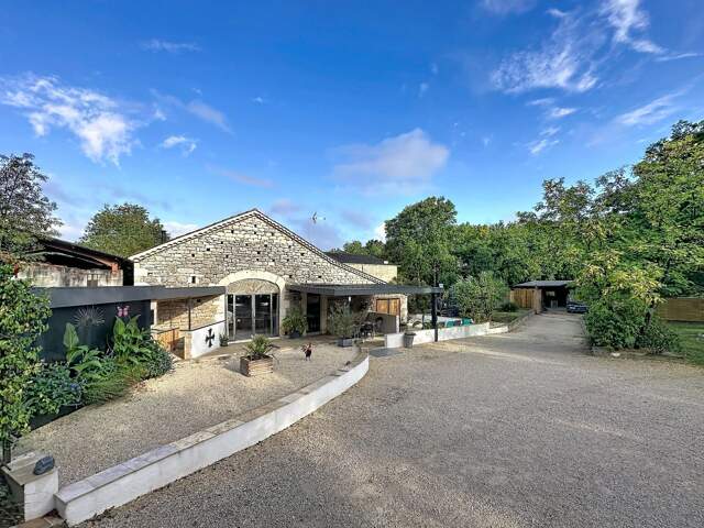 Maison en pierre pleine de charme — photo du bien