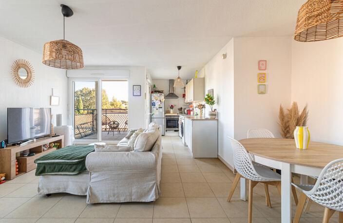 LES ACCATES : Beau T3 DE 60 m2 avec Terrasses et 2 Places de — photo 2