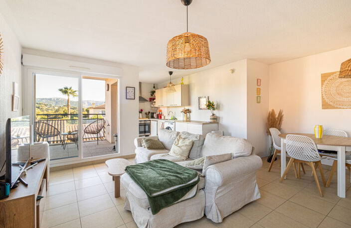 LES ACCATES : Beau T3 DE 60 m2 avec Terrasses et 2 Places de — photo 3