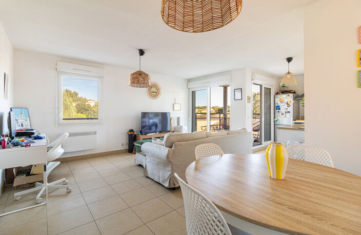 LES ACCATES : Beau T3 DE 60 m2 avec Terrasses et 2 Places de — photo 5