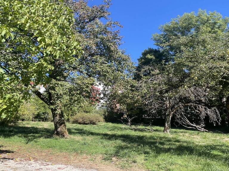 GEX - Terrain constructible de 605m² — photo 1