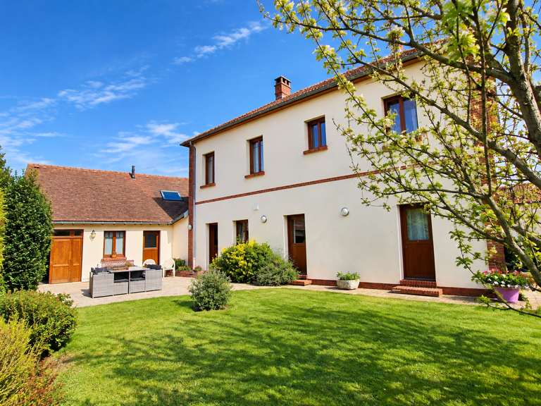 A vendre proche Anet (27) belle maison de ville 240 m2 sur t — photo 1