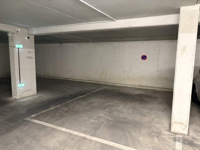 ST GINIEZ: Emplacement de Parking PMR — photo du bien