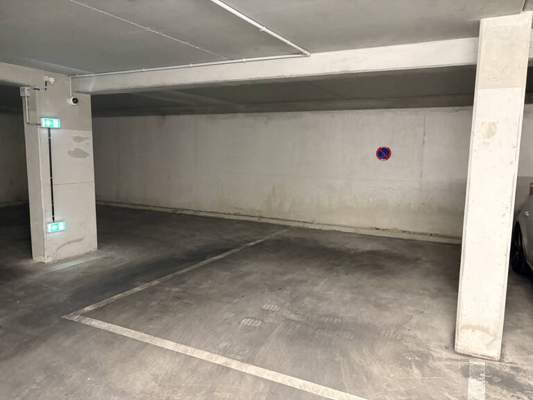 ST GINIEZ: Emplacement de Parking PMR — photo 1