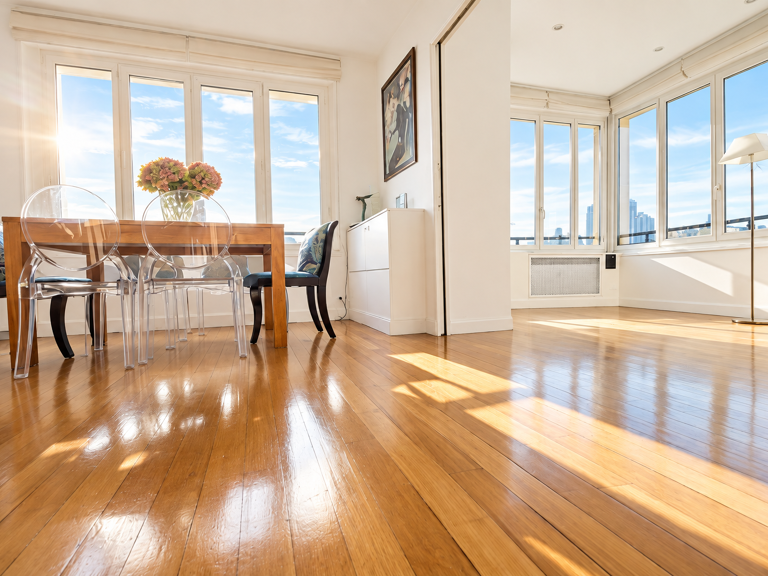 Neuilly Saint-James - appartement baigné de lumière, vue dégagée — photo 1