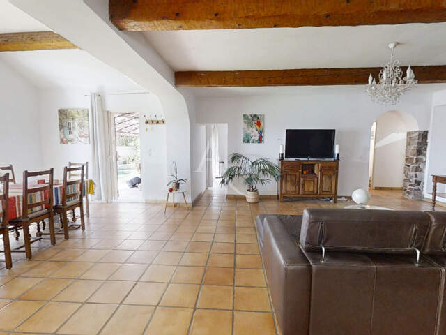 LA FARLÈDE limitrophe La Crau - Maison avec studio et piscine - 1 Hectare de terrain — photo du bien