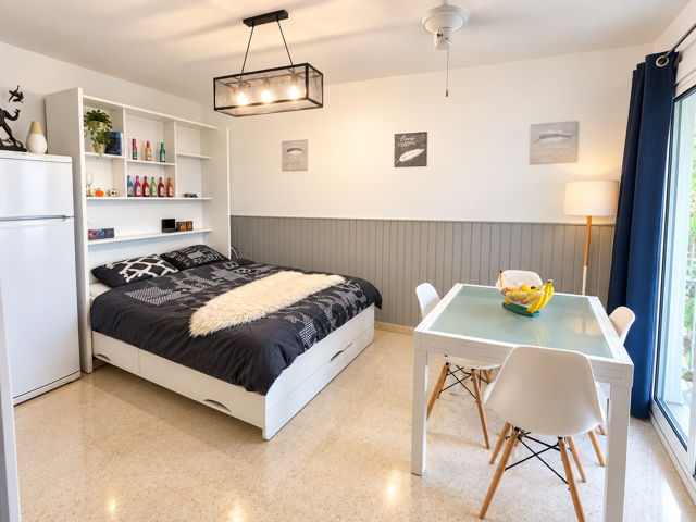 Studio meublé avec parking, secteur PORT ROYAL — photo du bien