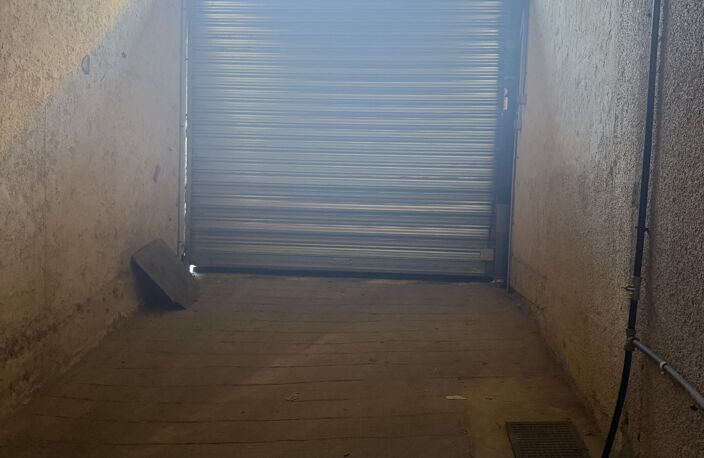 Vente Garage 12 m&sup2; — photo 2