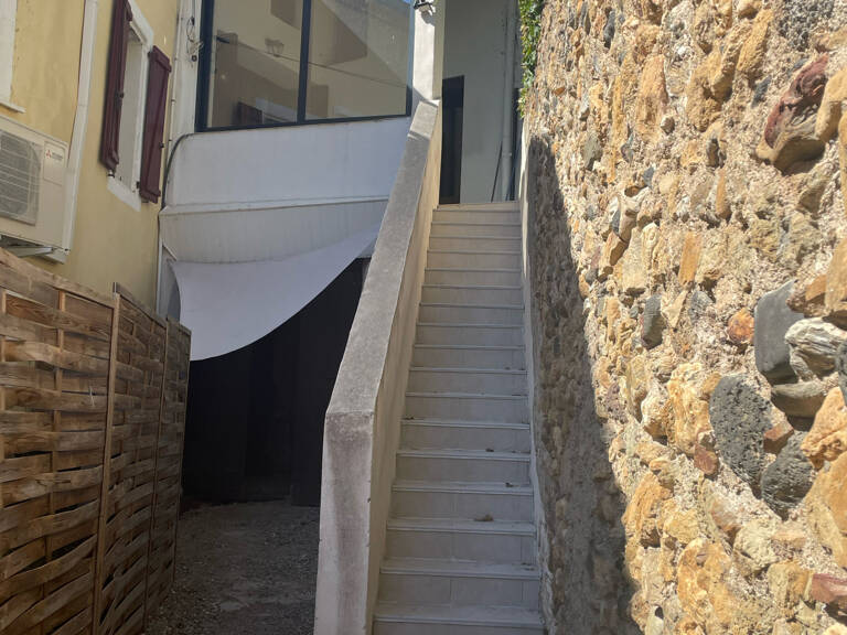 A saisir : très belle maison de village avec cour à Roujan — photo 1