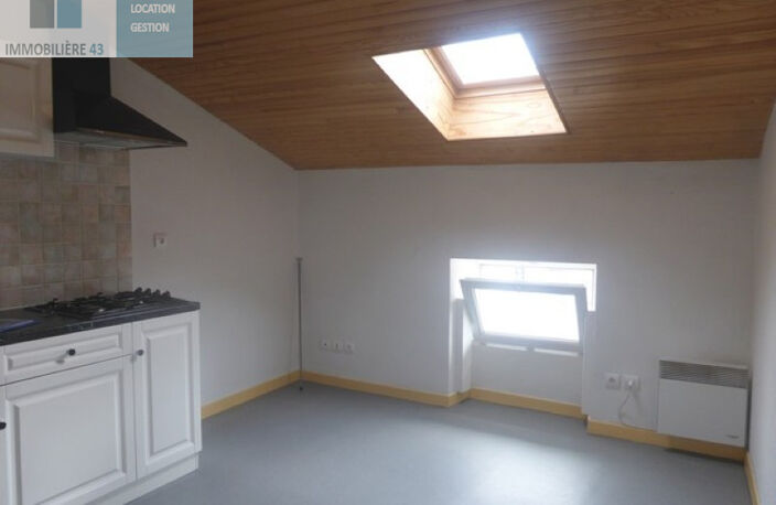 T1 CUISINE EQUIPEE LE PUY EN VELAY - 1 pièce(s) - 22 m2 — photo 2