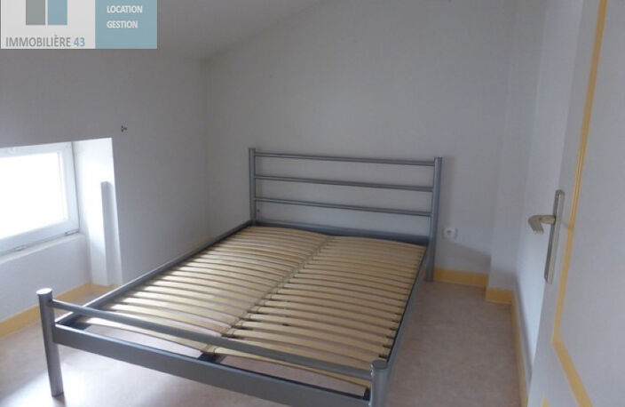 T1 CUISINE EQUIPEE LE PUY EN VELAY - 1 pièce(s) - 22 m2 — photo 4