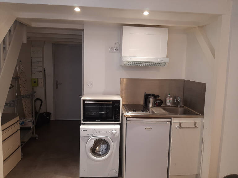 STUDIO MEUBLE CALME ET LUMINEUX — photo 1