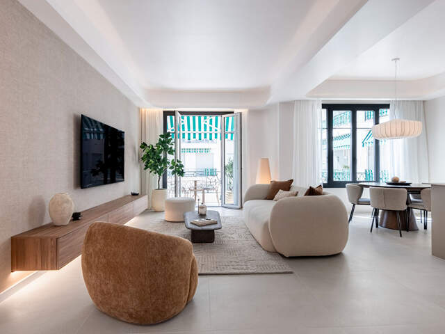 NICE - CARRÉ D'OR / VICTOR HUGO : SPLENDIDE 3 PIÈCES TRAVERSANT AVEC BALCON — photo du bien