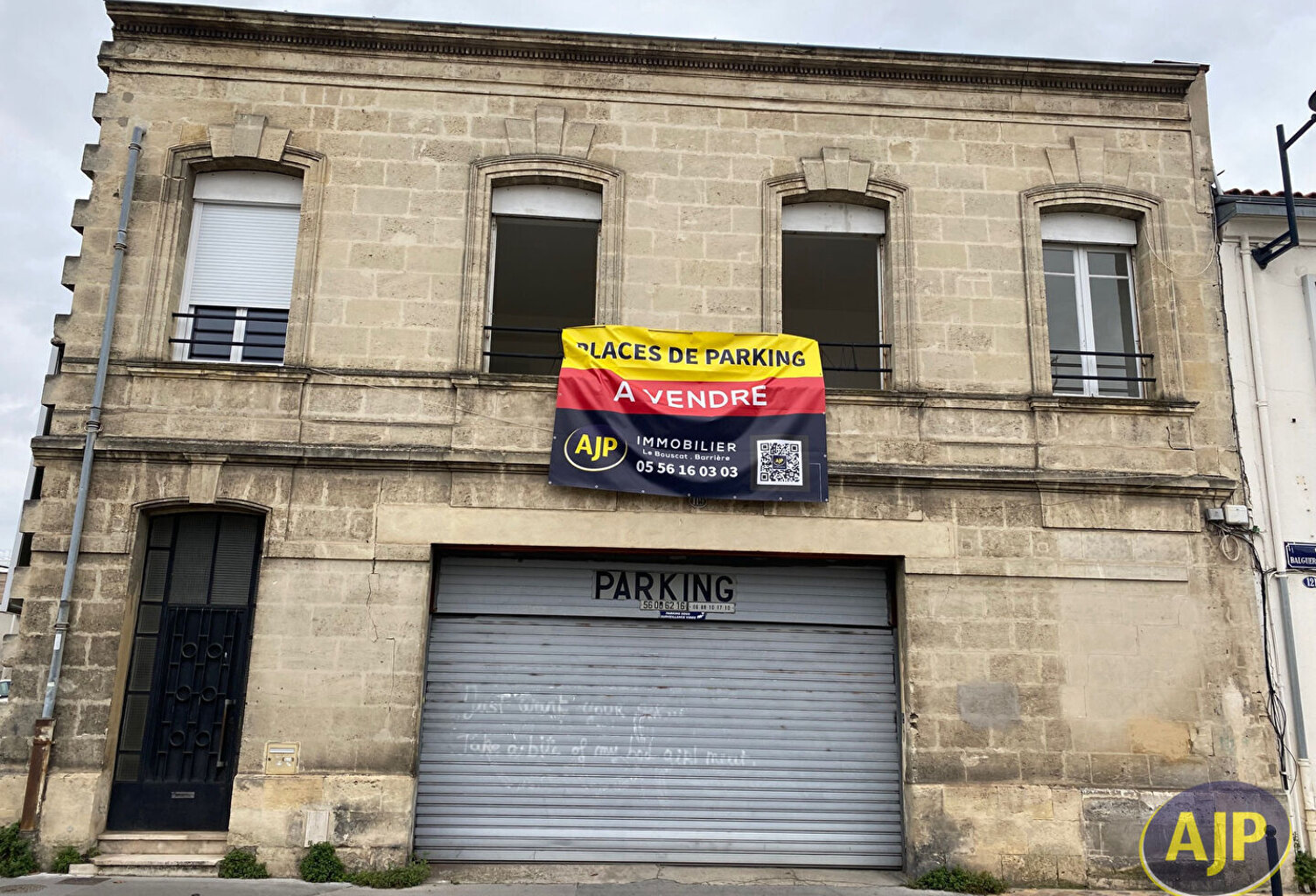 BORDEAUX CHARTRONS Emplacement de Parking — photo 1
