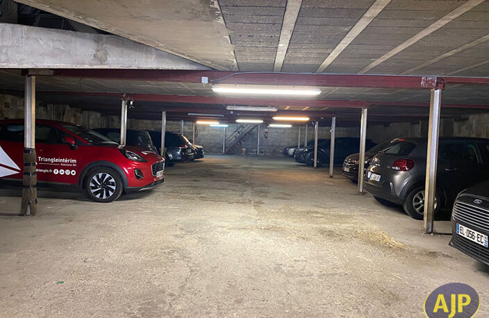 BORDEAUX CHARTRONS Emplacement de Parking — photo 2