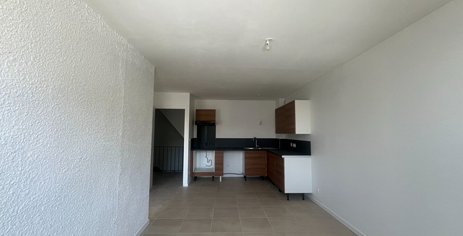 CENTRE LIVRON - Appartement T4 rénové — photo 1
