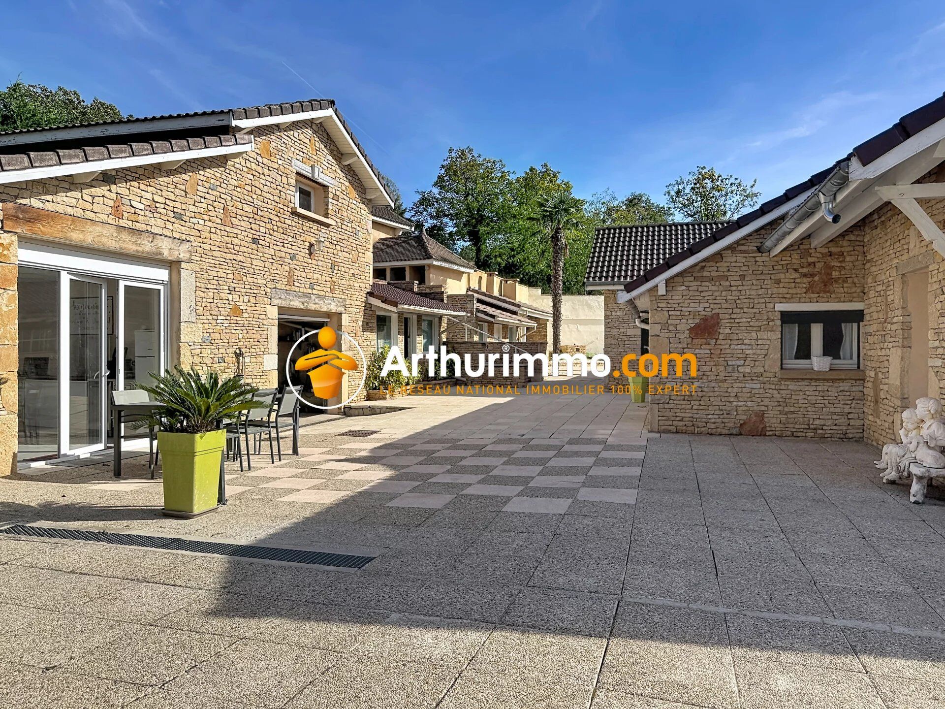 Maison 8 pièces 222 m² · à Saint-Marcel-Bel-Accueil · 222 m² · 599 000 €