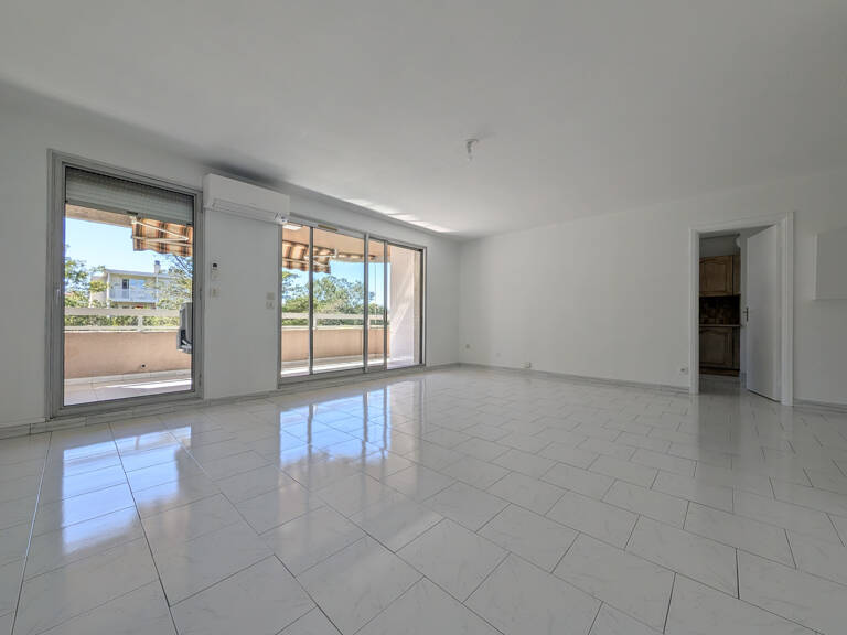 Appartement - T3 - 74 m2 avec terrasse, box fermé et cave — photo 1