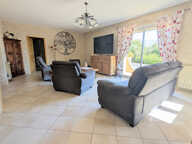 A 6 km d'Uzès, grande propriété familiale avec piscine et deux logements, un bien d'exception pour la location — photo 2