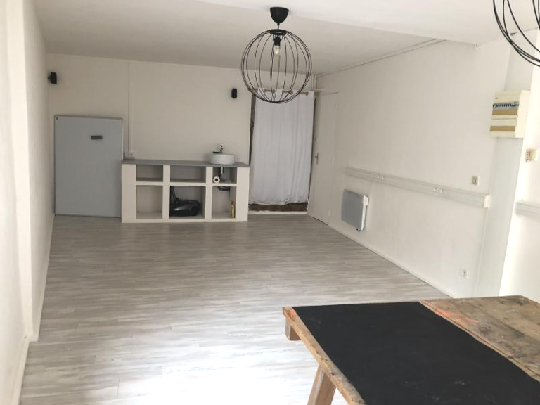 Local commercial — photo 1