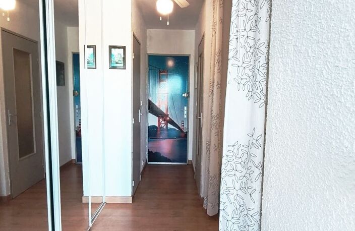 Studio avec grande cabine au 2ème et dernier étage avec aperçu — photo 3
