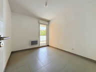 T3 LUMINEUX - CHATEAU-GOMBERT - TERRASSE PLEIN SUD - BOX FERMÉ — photo 4