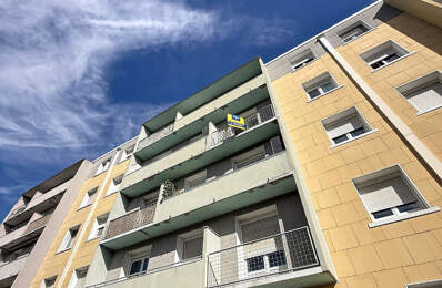 BOURGOIN-JALLIEU . Appartement T3 rénové avec balcon et cave. Proche gare, centre-ville et A43 — photo du bien