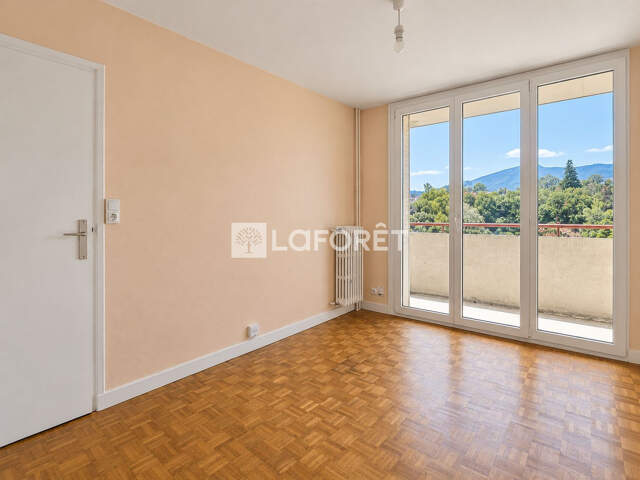 CHAMBÉRY - T1 bis lumineux avec balcon, vue montagnes et ascenseur — photo du bien