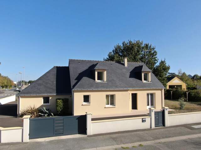 Maison à vendre 8 pièces, 4 chambres à  SAINT MARS LA JAILLE (44) — photo du bien