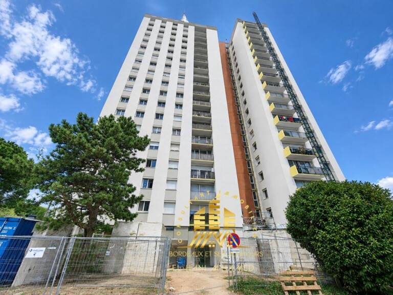 Cenon-Palmer : un T2 lumineux d'environ 50 m², parking et cave inclus — photo 1
