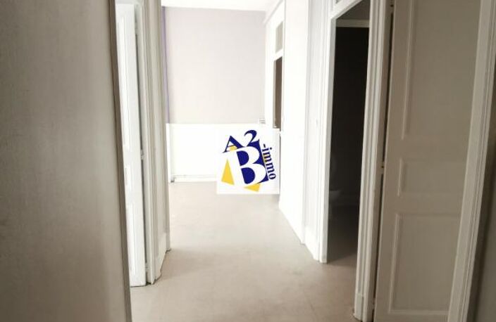 APPARTEMENT ANGOULEME 3 PIECES — photo 4
