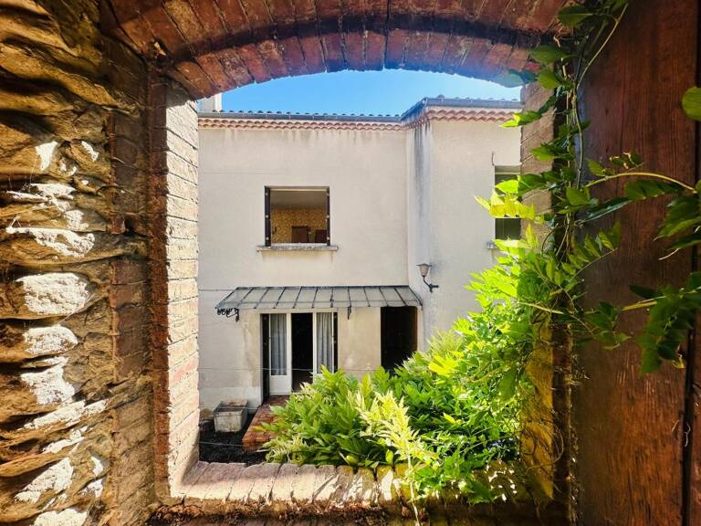 Upie, maison de village, cour et grande dépendance — photo 1
