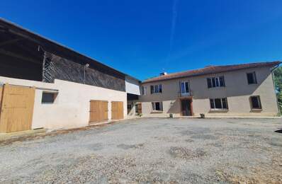 Propriété rurale exceptionnelle à vendre en exclusivité dans les Hautes-Pyrénées: une ancienne ferme avec maison 5 chambres, lac, terrain privé de 15 hectares,  hangars, et un gîte 3 chambres — photo du bien