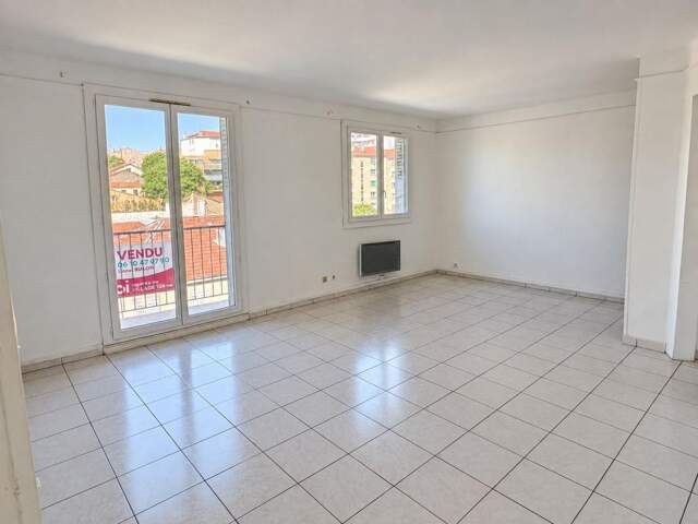 Appartement type 3 avec balcon et cave — photo du bien