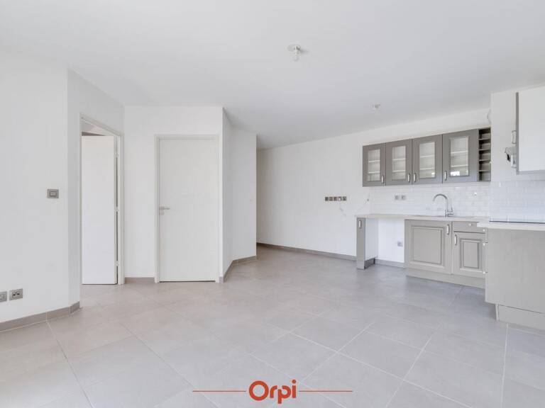 Appartement T2 avec terrasse et parking — photo 1