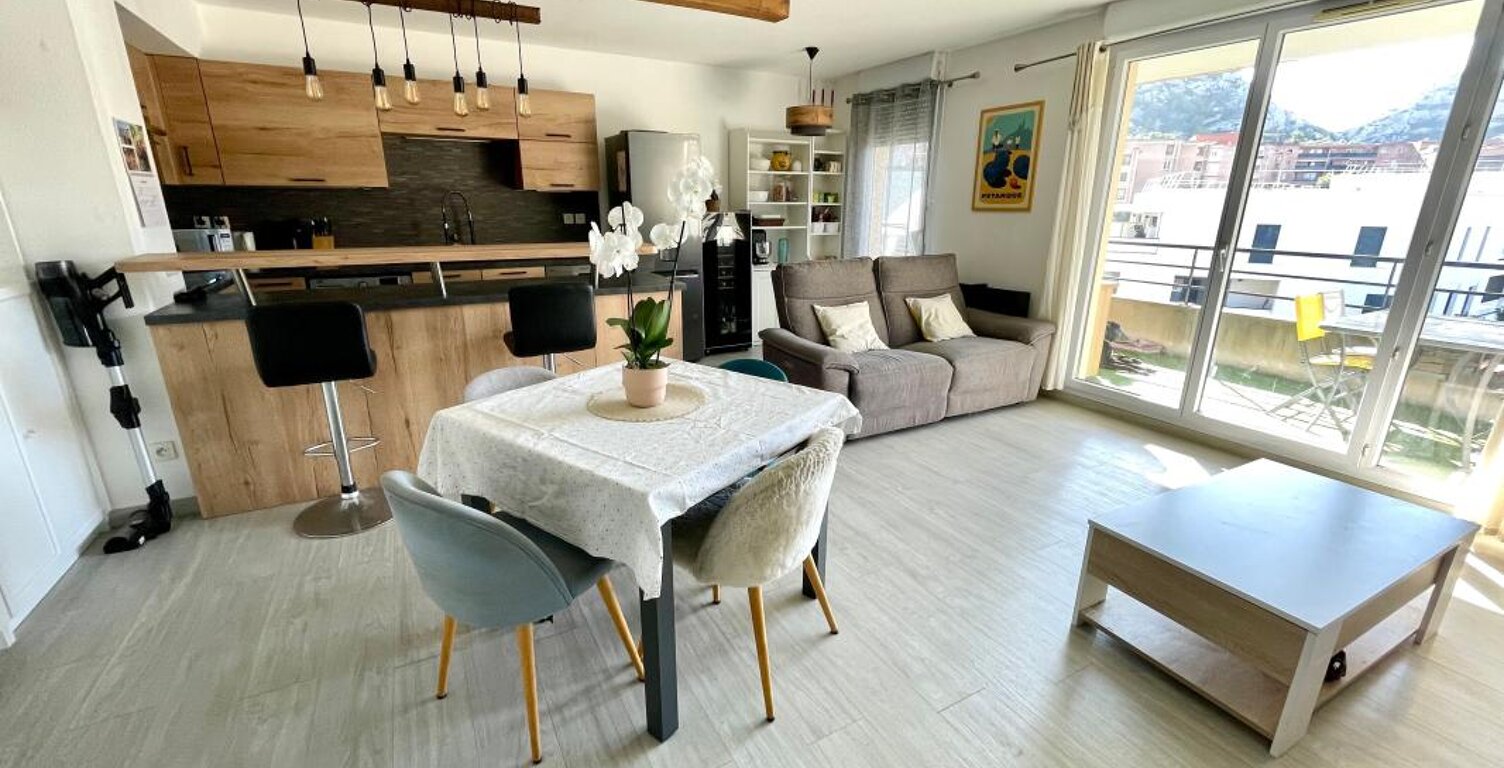 Appartement à vendre T2 avec terrasse et garage Sormiou 13009 — photo 1
