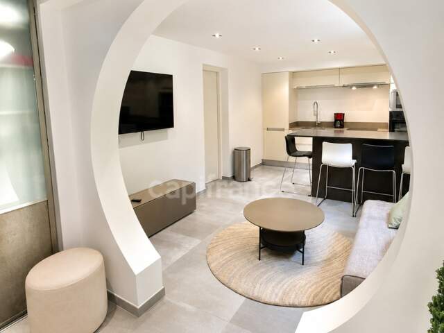 Maison à vendre 5 pièces FREJUS (83), piscine, jacuzzi, terrasses, jardin, garage — photo du bien