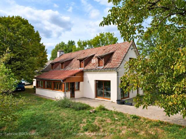 Maison de 200m² – 7 pièces - CHALVIGNAC (15) — photo du bien
