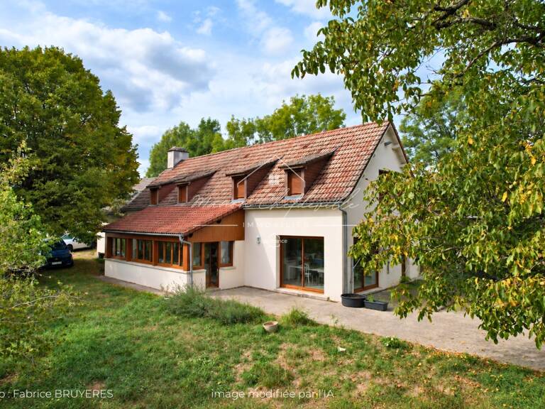 Maison de 200m² – 7 pièces - CHALVIGNAC (15) — photo 1