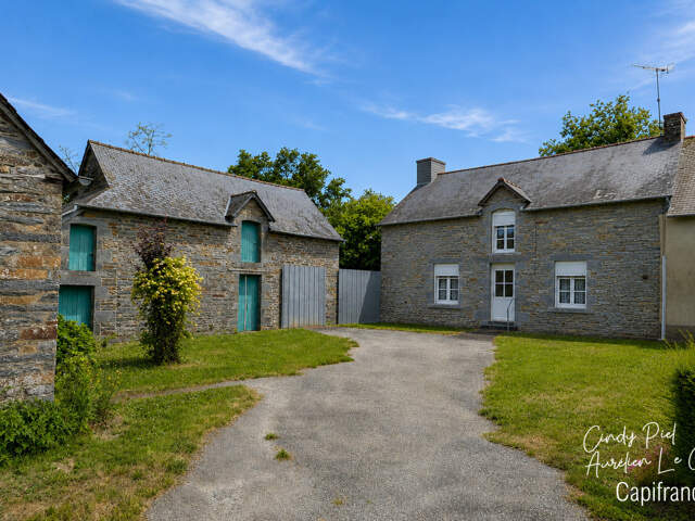 Maison en pierre avec dépendances et jardin – La Chapelle-Gaceline (La Gacilly) - grand terrain - véranda - charme - garage — photo du bien