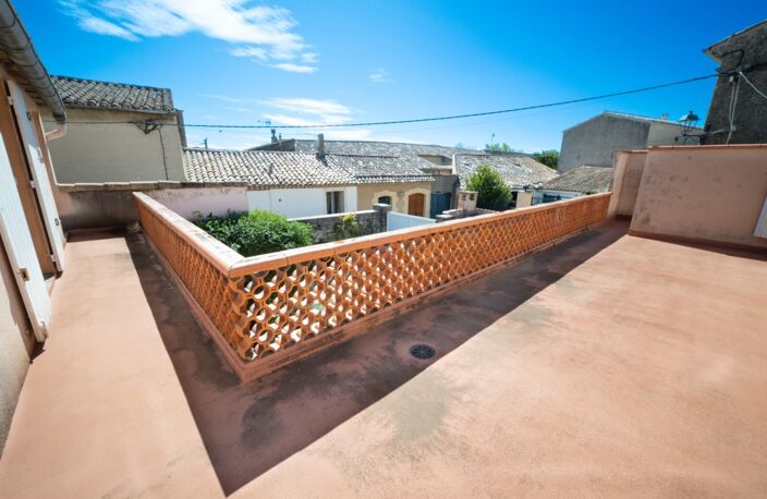 Lançon-de-Provence – Maison de charme T5 de 150 m² avec patio, terrasse panoramique, studio et garage — photo 2