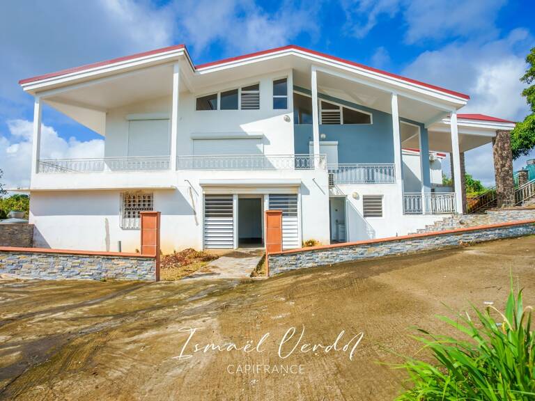 Villa de 391,6 m² sur un terrain de 5 301 m² — photo 1