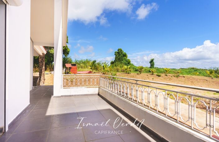 Villa de 391,6 m² sur un terrain de 5 301 m² — photo 3