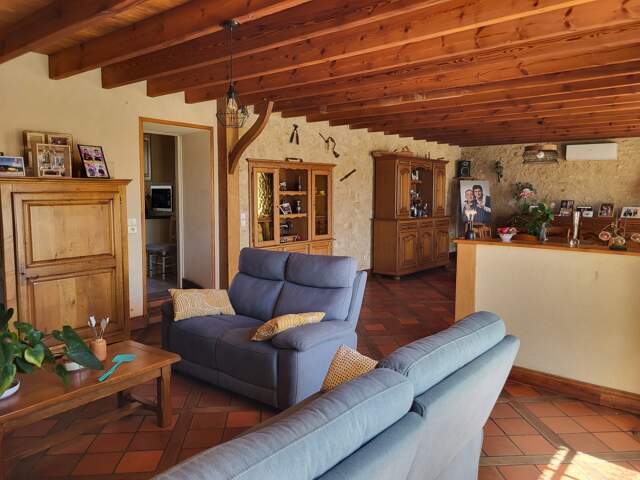 Maison à vendre 6 pièces AIRVAULT (79) Terrain 2538 m² — photo du bien