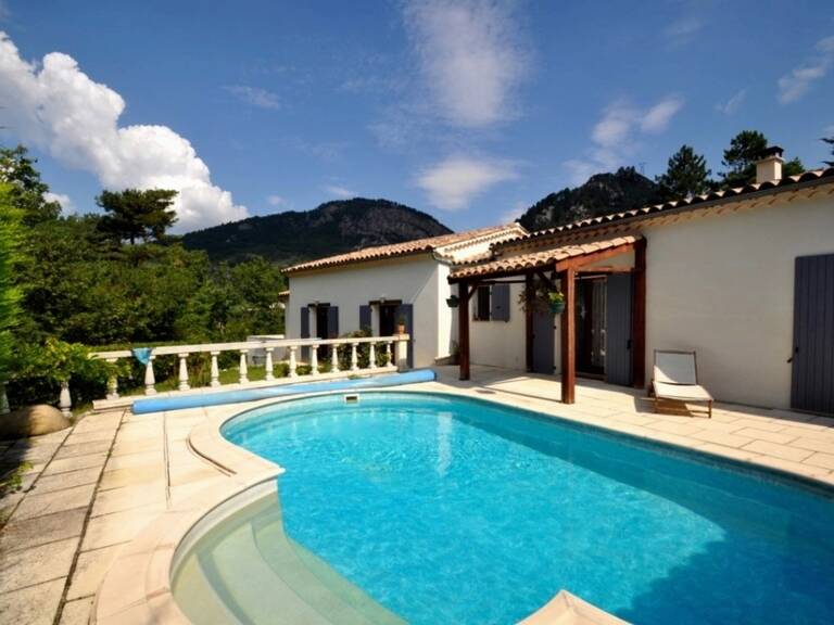 Dpt Alpes de Haute Provence (04), à vendre CASTELLANE maison 5 pièces - 143 m² - Terrain de 1143 m² - Plain pied — photo 1